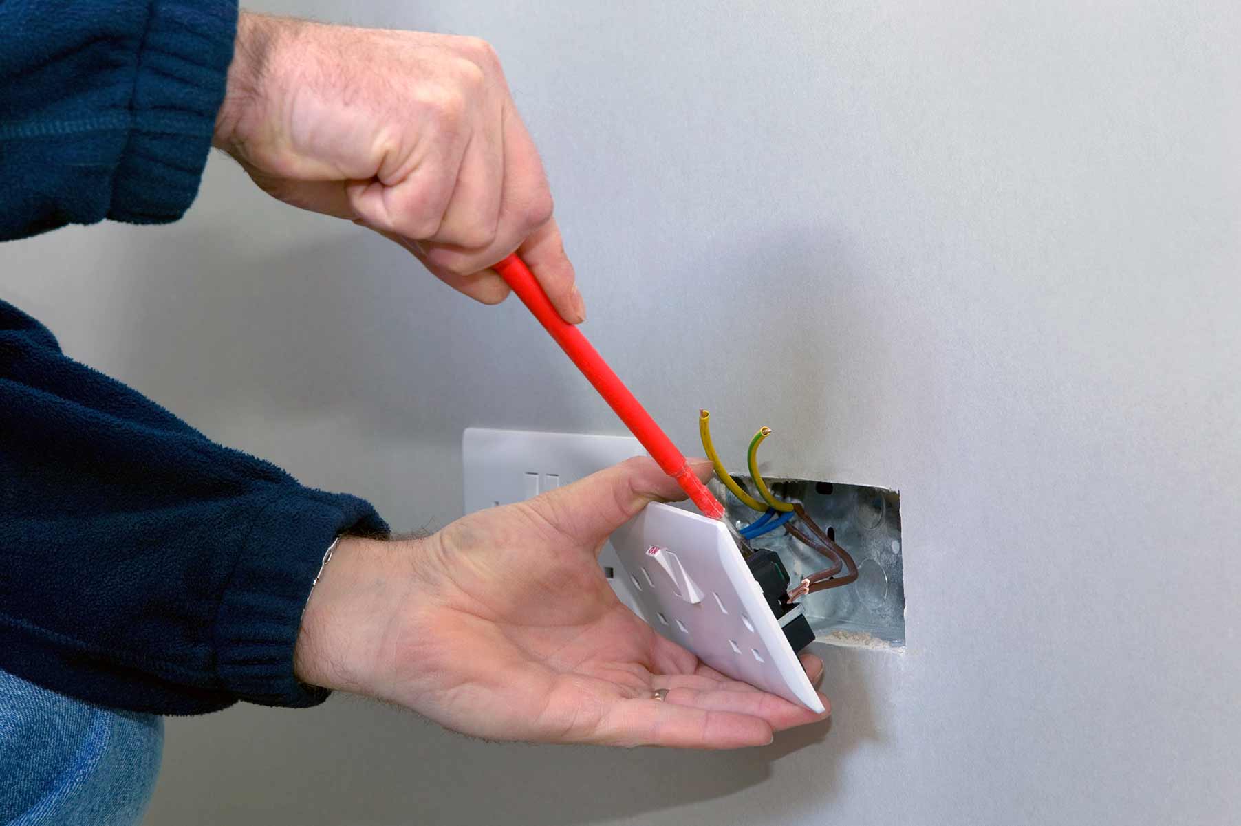 Our electricians can install plug sockets for domestic and commercial proeprties in Ealing Brent and the local area. 